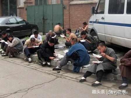 电影背后的故事，群众演员薪酬揭秘