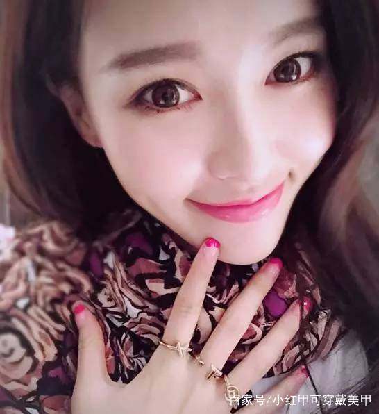 🌟明星同款美甲，闪耀瞬间，时尚之选！